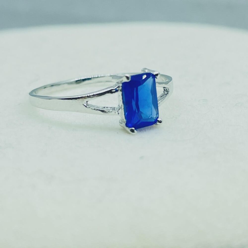 Vintage 925 Sterling Silver Blue Sapphire Emerald Cut Solitaire Ring SIZE 5.5 - Picture 4 of 9